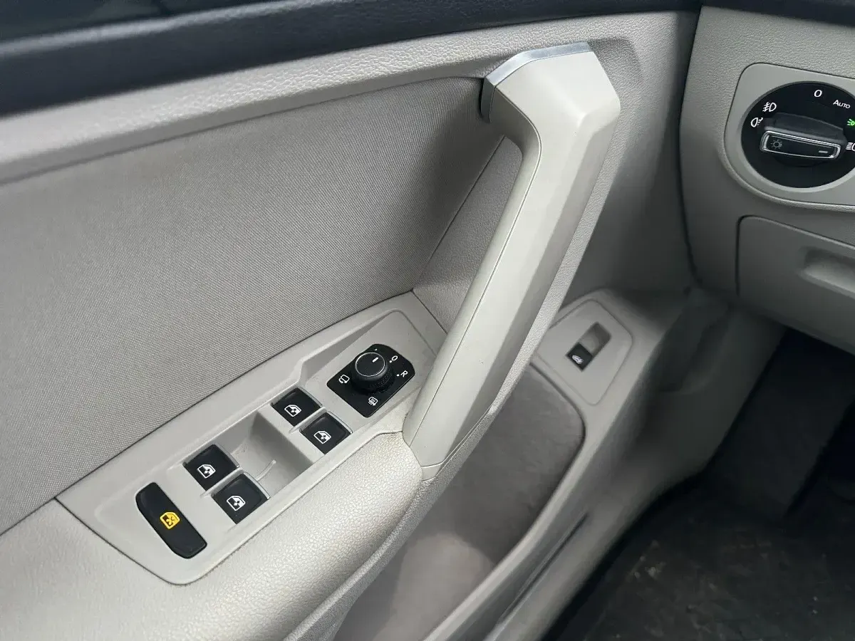 Second-hand VW Tiguan Highline 150 CP (110 kW) 2018 Argintiu SUV
