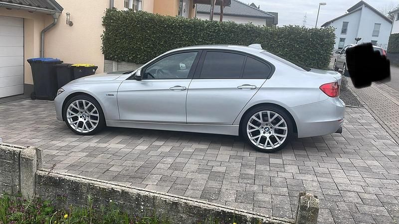 Silber Gebraucht 2012 BMW 320 Limousine | 12.999 € (Etwas zu teuer) - Bild 1/4