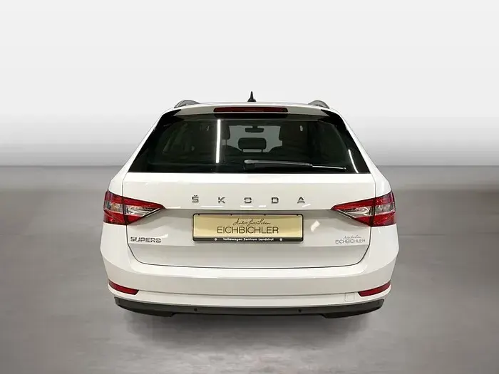 Gebraucht Skoda Superb Ambition 190 PS (139 kW) 2022 Moon weiss perleffekt Kombi