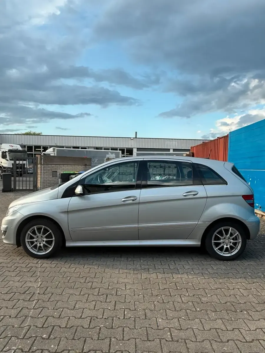 Gebraucht Mercedes B200 136 PS (100 kW) 2008 Silber Van / Kleinbus
