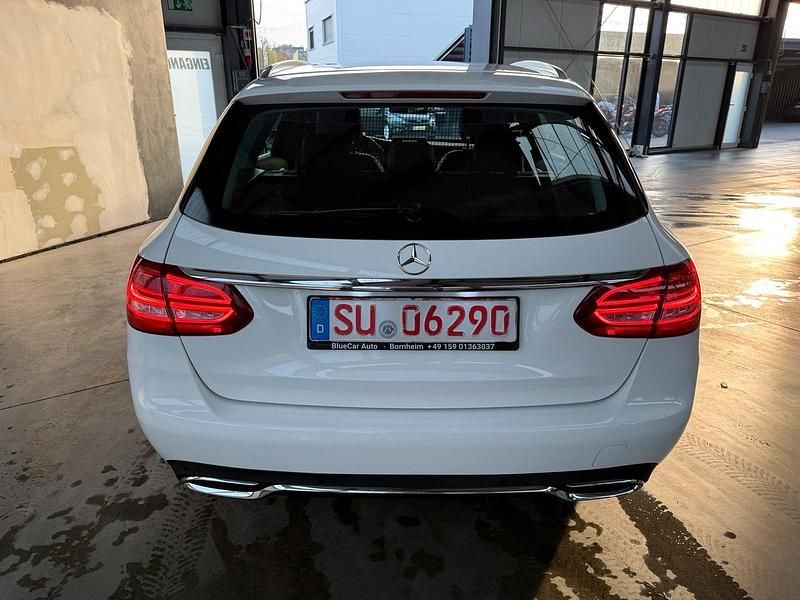 Gebraucht Mercedes C180 156 PS (114 kW) 2016 Weiß Limousine