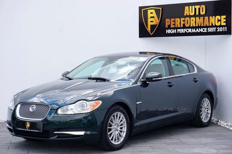 Botanical green . Gebraucht 2010 Jaguar XF Luxury Limousine | 3.900 € (Superpreis) - Bild 1/4