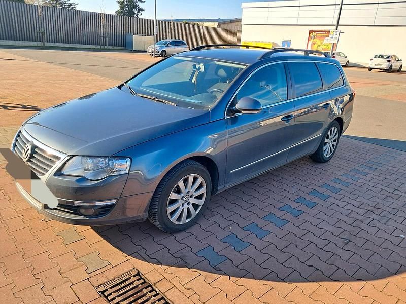 Grau Gebraucht 2010 VW Passat Kombi | 4.000 € (Fairer Preis) - Bild 1/4