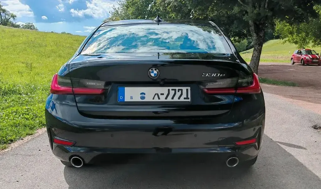 Gebraucht BMW 330e Advantage 292 PS (214 kW) 2020 Schwarz Limousine