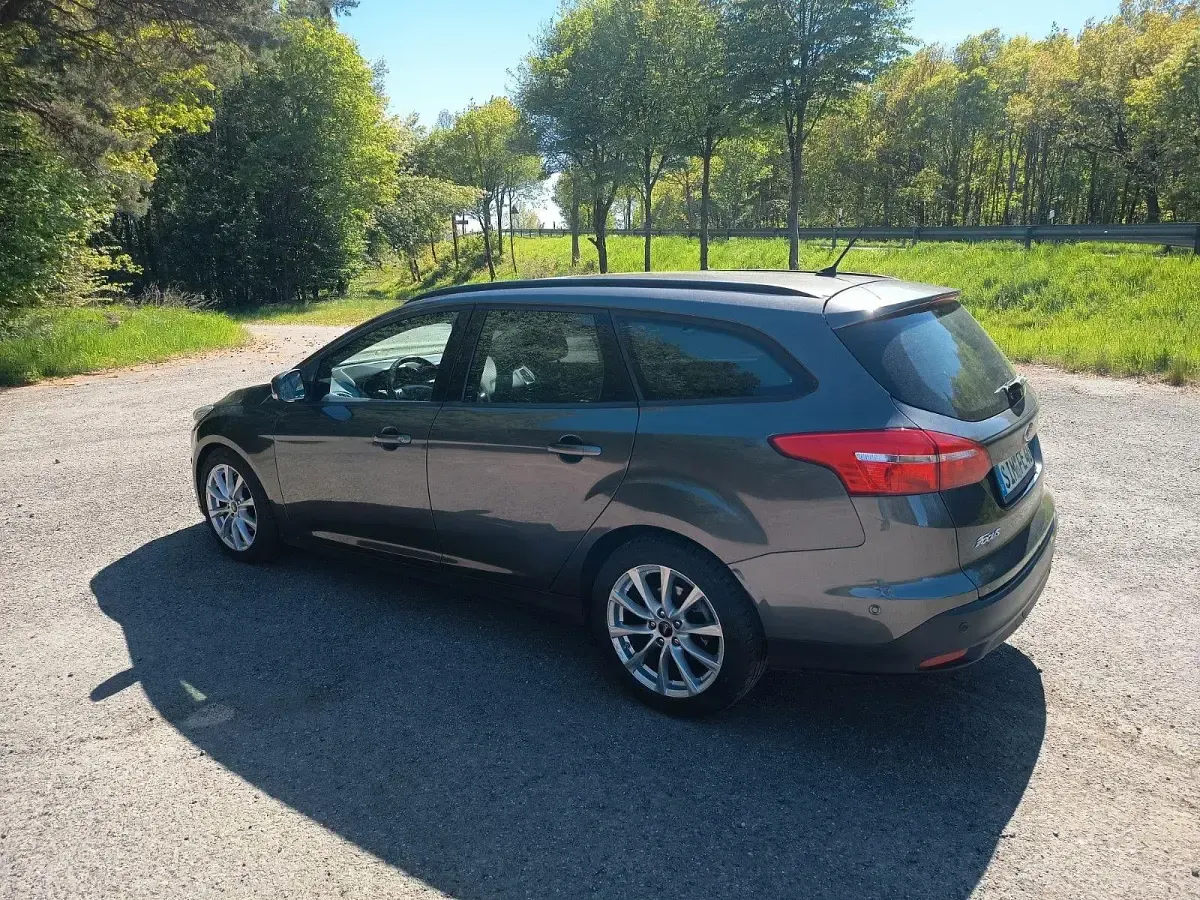 Usado Ford Focus Titanium 150 CV (110 kW) 2015 Gris Familiar