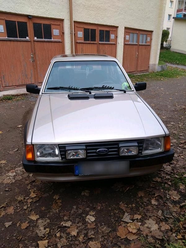 Gold Gebraucht 1984 Ford Escort Kleinwagen | 3.500 € - Bild 1/4