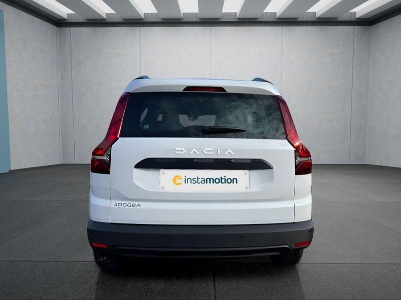 Gebraucht Dacia Jogger 101 PS (74 kW) 2025 Weiß Van / Kleinbus