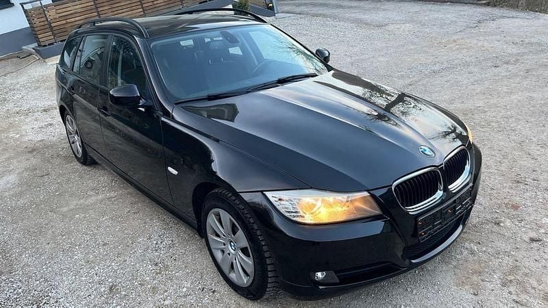 Gebraucht BMW 318 Basis 143 PS (105 kW) 2011 Schwarz Kombi