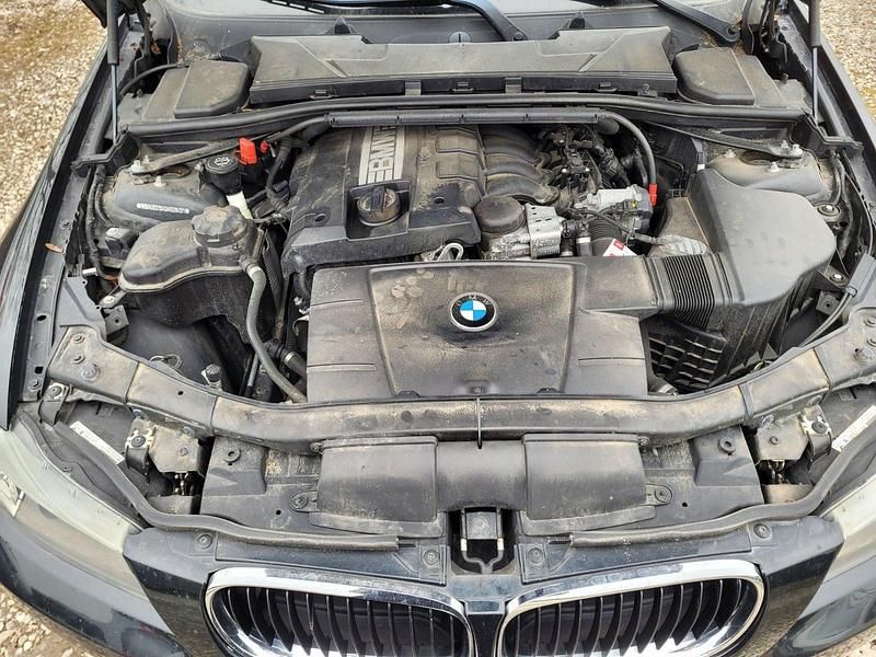 Gebraucht BMW 318 143 PS (105 kW) 2009 Schwarz Kombi