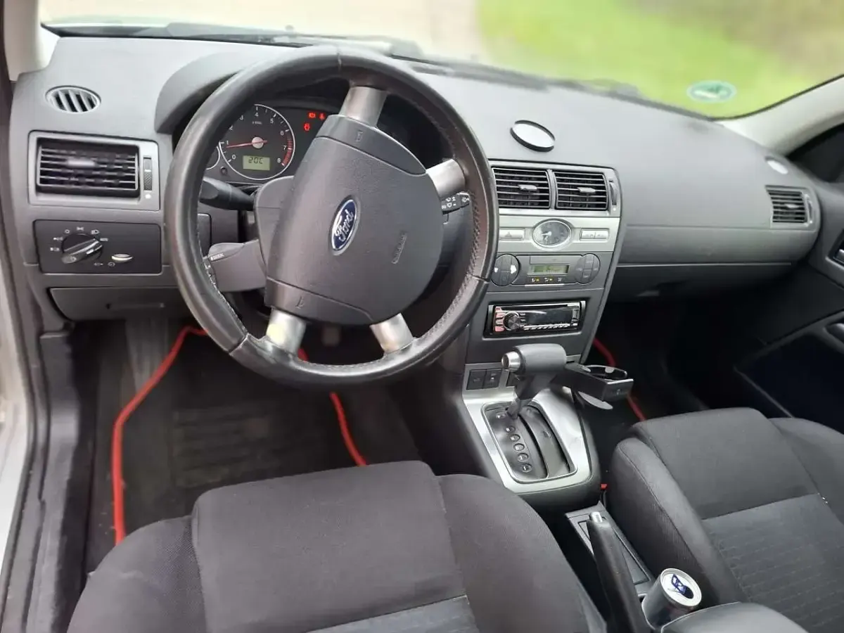 Używany Ford Mondeo 145 KM (106 kW) 2004 Srebrny Hatchback