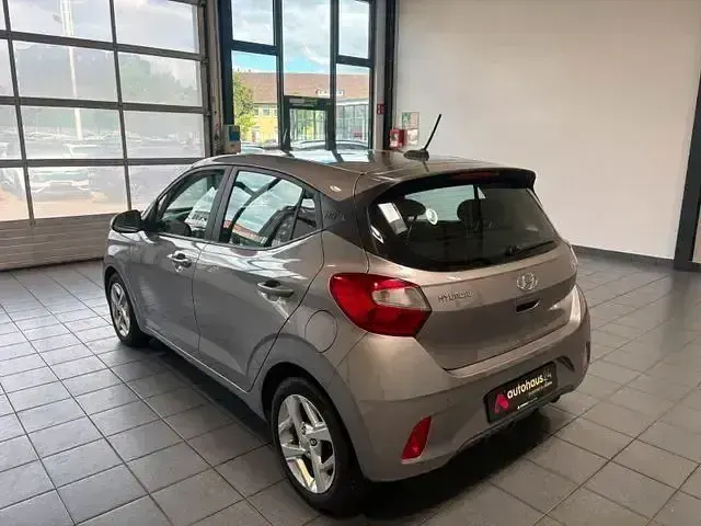 Gebraucht Hyundai i10 Trend 84 PS (61 kW) 2023 Grau Kleinwagen
