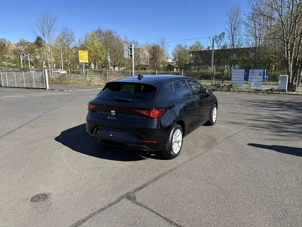 Neu Seat Leon 116 PS (85 kW) 2026 Midnight schwarz Kombi