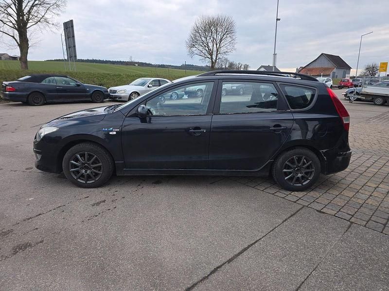 Gebraucht Hyundai i30 Style 116 PS (85 kW) 2010 Schwarz Kombi