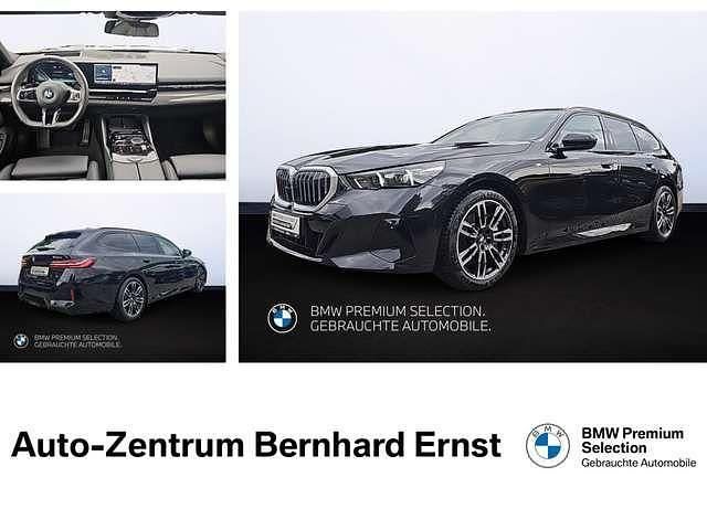 Saphirschwarz metallic Gebraucht 2024 BMW 540 M Sport Kombi | 67.900 € - Bild 1/4