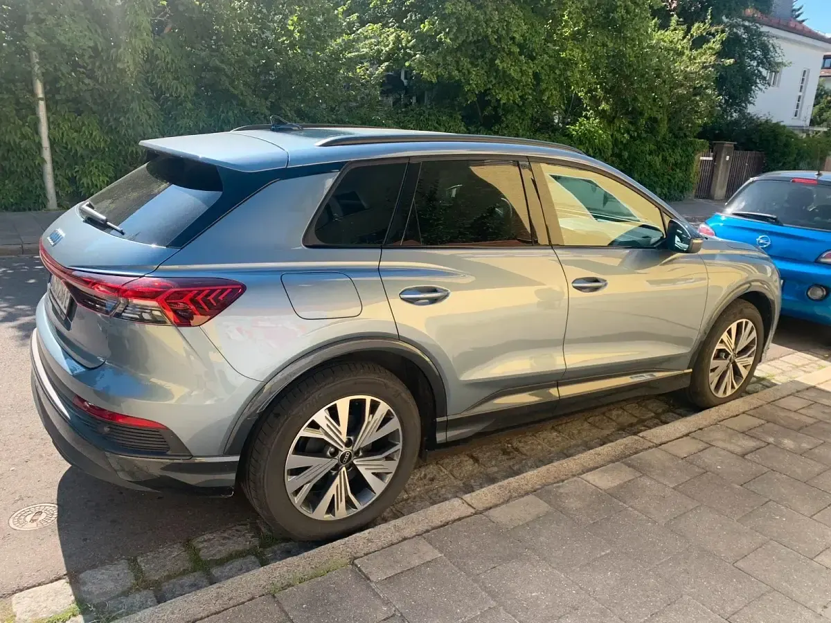 Second-hand Audi Q4 e-tron 125 kW (170 CP) 2022 Albastru SUV