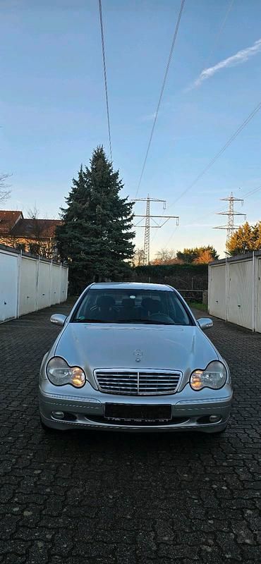 Silber Gebraucht 2000 Mercedes C240 Elegance Limousine | 3.999 € - Bild 1/4