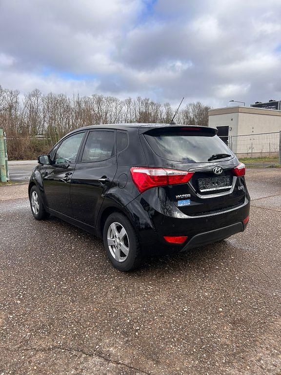 Gebraucht Hyundai i20 90 PS (66 kW) 2016 Schwarz SUV