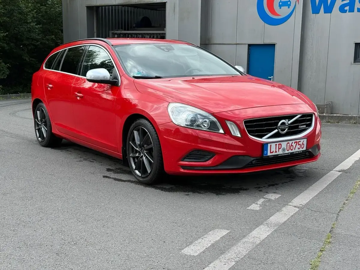 Gebraucht Volvo V60 200 PS (147 kW) 2011 Rot Kombi