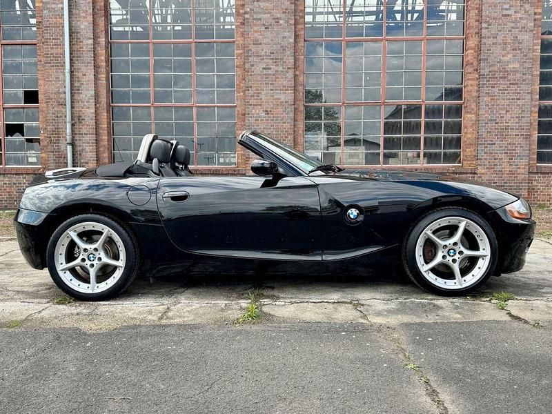 Second-hand BMW Z4 Performance 231 CP (169 kW) 2003 Negru Cabrio