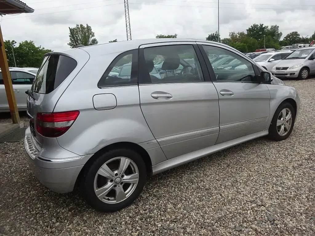 Gebraucht Mercedes B200 140 PS (102 kW) 2010 Silber Van / Kleinbus