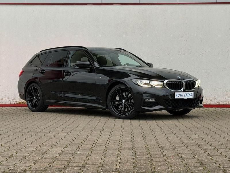 Schwarz Gebraucht 2022 BMW 330 M Sport Kombi | 36.999 € (Superpreis) - Bild 1/4