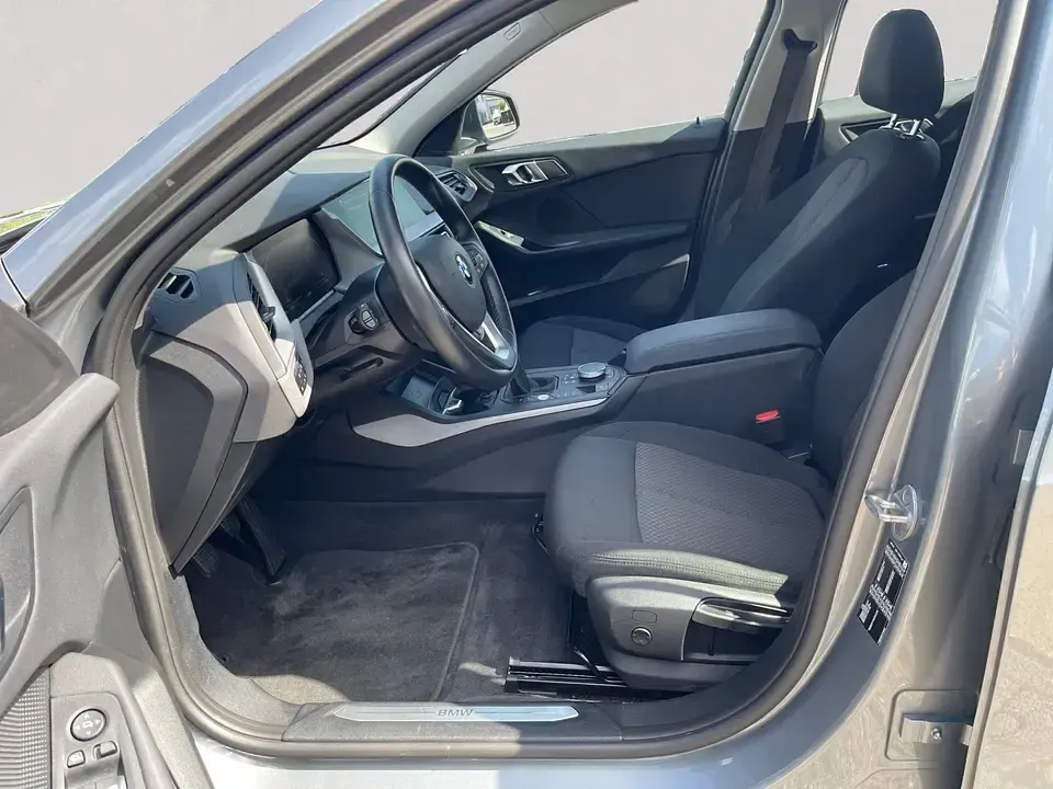 Gebraucht BMW 118 Advantage 136 PS (100 kW) 2023 Skyscrapergrau Kleinwagen