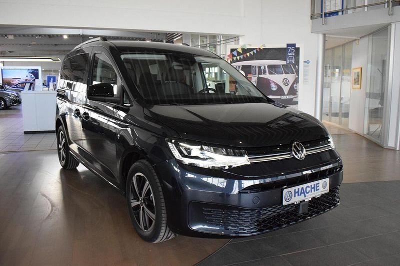 Neu VW Caddy Life 102 PS (75 kW) 2026 Blau Van / Kleinbus