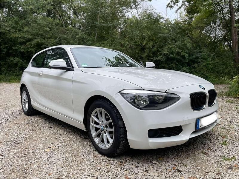 Weiß Gebraucht 2014 BMW 114 Kleinwagen | 6.200 € (Fairer Preis) - Bild 1/4