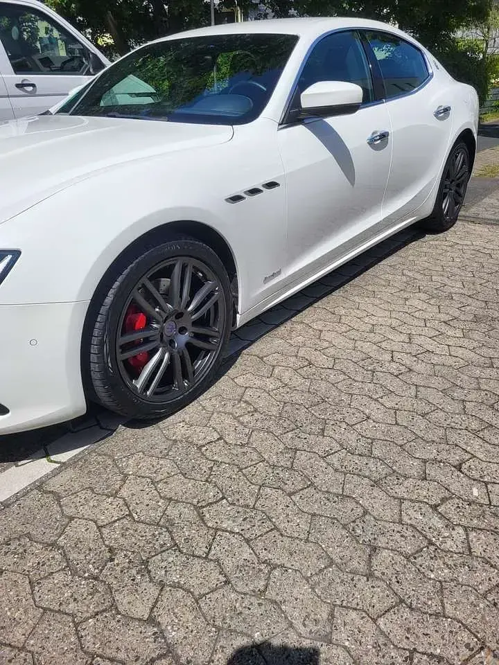 Gebraucht Maserati Ghibli 430 PS (316 kW) 2018 Weiß Limousine