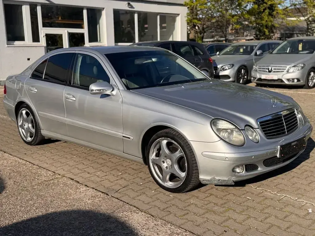 Usata Mercedes E200 163 CV (119 kW) 2003 Argento Berlina
