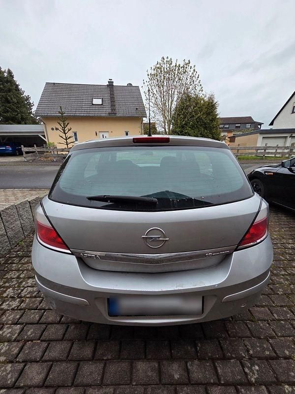 Gebraucht Opel Astra 90 PS (66 kW) 2004 Silber Limousine