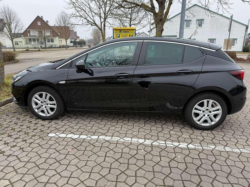 Gebraucht Opel Astra 105 PS (77 kW) 2019 Limousine