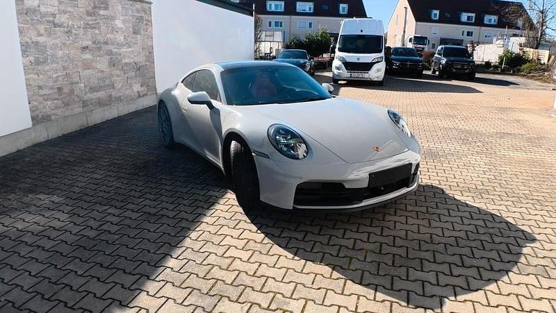 Neu Porsche 911 Carrera 394 PS (289 kW) 2026 Grau Limousine