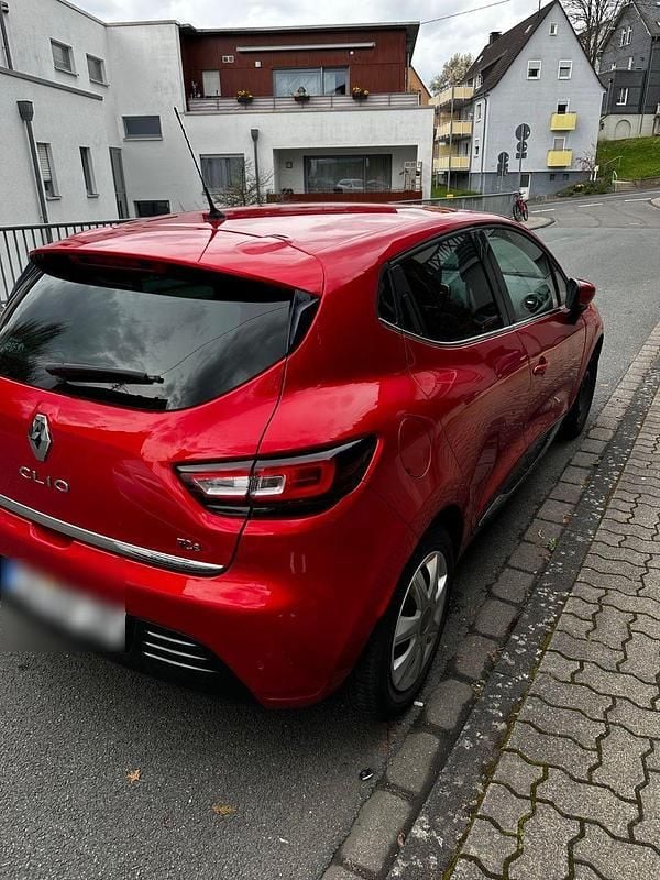 Gebraucht Renault Clio IV Intens 90 PS (66 kW) 2017 Rot Kleinwagen