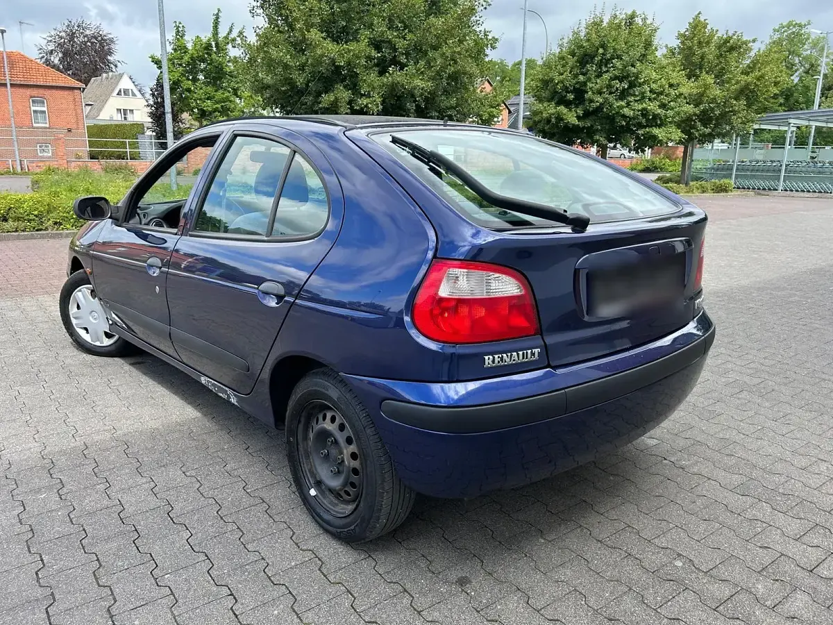 Gebraucht Renault Mégane II Authentique 95 PS (69 kW) 2002 Blau Limousine
