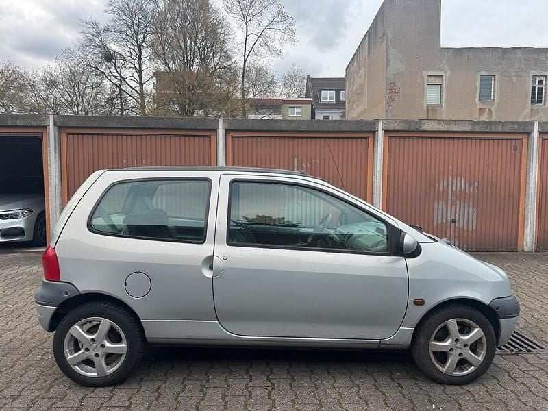 Second-hand Renault Twingo 58 CP (42 kW) 2001 Argintiu Hatchback