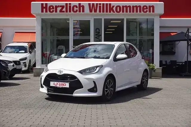 Gebraucht Toyota Yaris Team 125 PS (91 kW) 2021 Super white 2 Kleinwagen