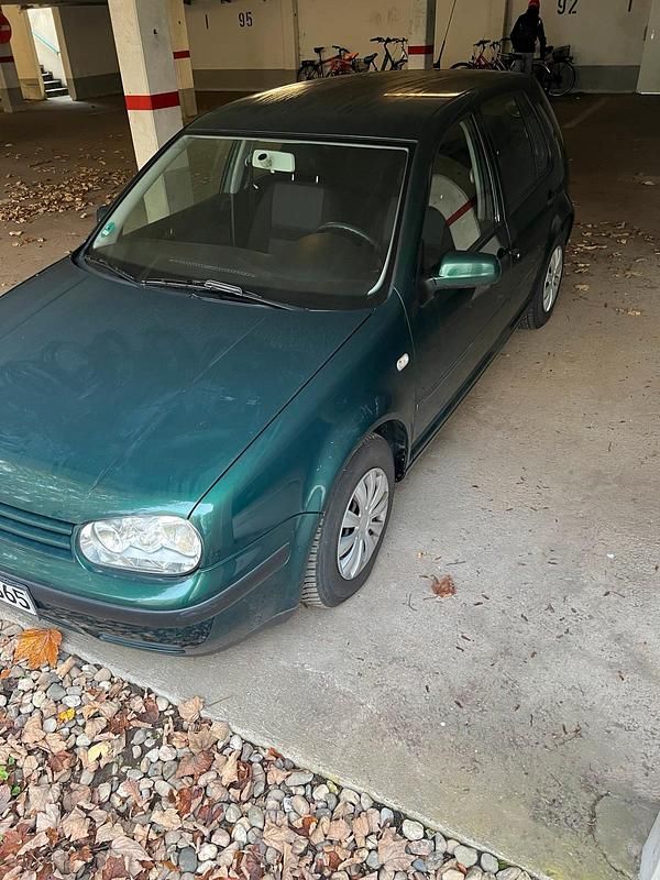 Grün Gebraucht 2000 VW Golf IV Limousine | 1.590 € (Fairer Preis) - Bild 1/4