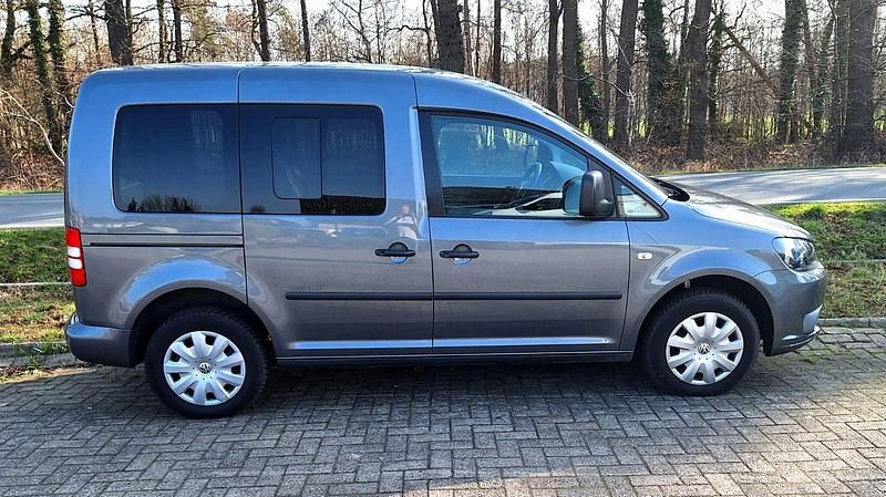 Gebraucht VW Caddy 85 PS (62 kW) 2011 Silber Van / Kleinbus