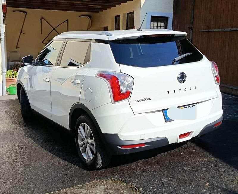 Gebraucht SsangYong Tivoli Quartz 116 PS (85 kW) 2018 Weiß SUV