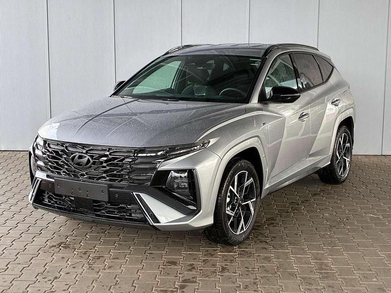 Shimmering silver meta... Neu 2025 Hyundai Tucson N Line SUV | 40.450 € (Fairer Preis) - Bild 1/4