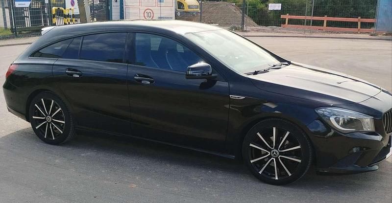 Schwarz Gebraucht 2015 Mercedes CLA200 Kombi | 14.250 € (Superpreis) - Bild 1/4