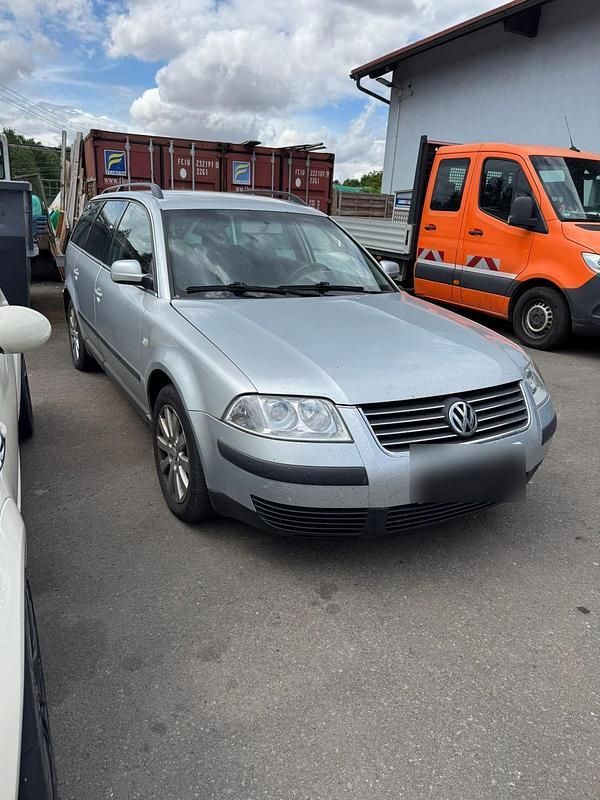 Silber Gebraucht 2002 VW Passat Kombi | 1.599 € (Fairer Preis) - Bild 1/4