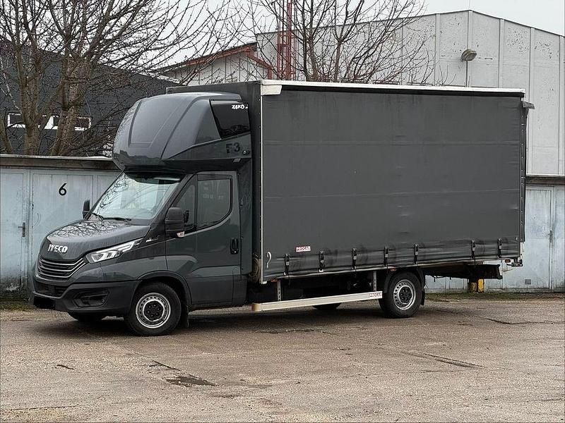 Grau Gebraucht 2022 Iveco Daily Van / Kleinbus | 33.000 € - Bild 1/4