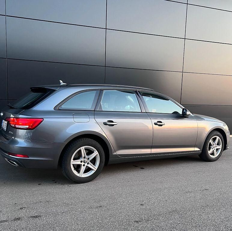 Gebraucht Audi A4 Comfort 150 PS (110 kW) 2019 Grau Kombi