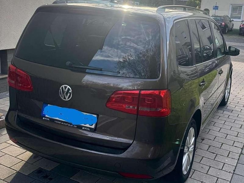 Gebraucht VW Touran Highline 140 PS (102 kW) 2012 Braun Van / Kleinbus