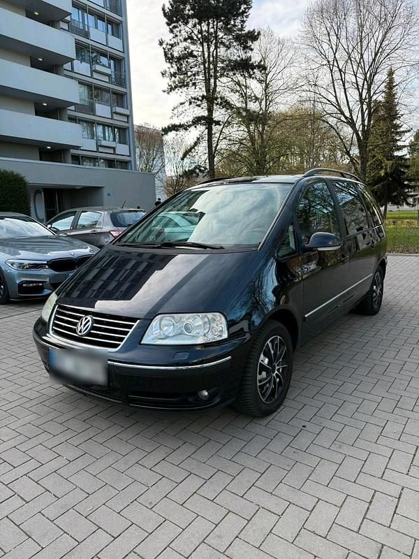Second-hand VW Sharan 140 CP (102 kW) 2005 Negru Monovolum