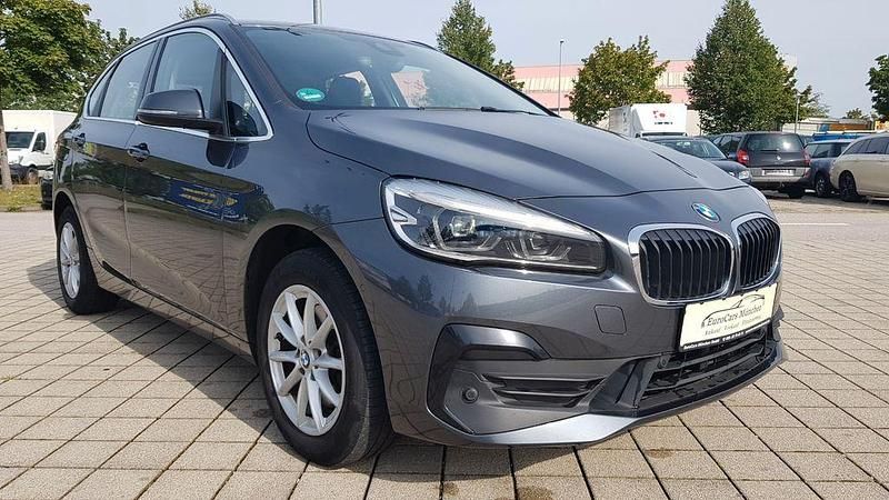 Grau Gebraucht 2018 BMW 218 Active Tourer Advantage Van / Kleinbus | 18.490 € (Fairer Preis) - Bild 1/4