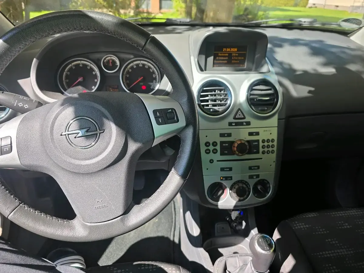 Gebraucht Opel Corsa 68 PS (50 kW) 2012 Silber Kleinwagen