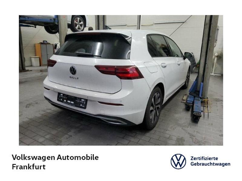 Gebraucht VW Golf VIII Active 150 PS (110 kW) 2022 Weiß Limousine